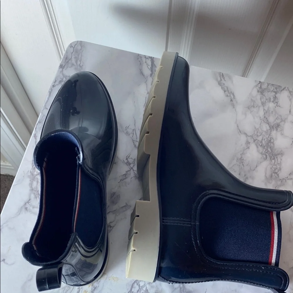 Tommy Hilfiger Blue and White Rain  Chelsea Boots Size 9 Nautical